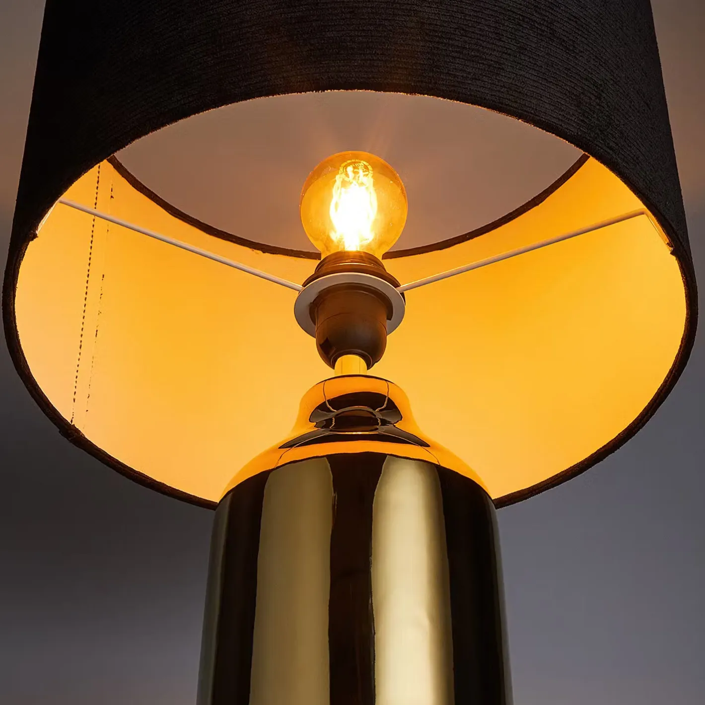 Butlers FRONT ROW Tischleuchte Clearance